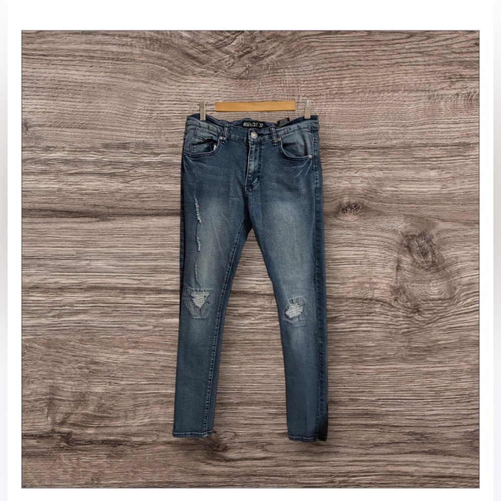 (20) Blue & Cult Men’s stretch Distressed blue denim jeans